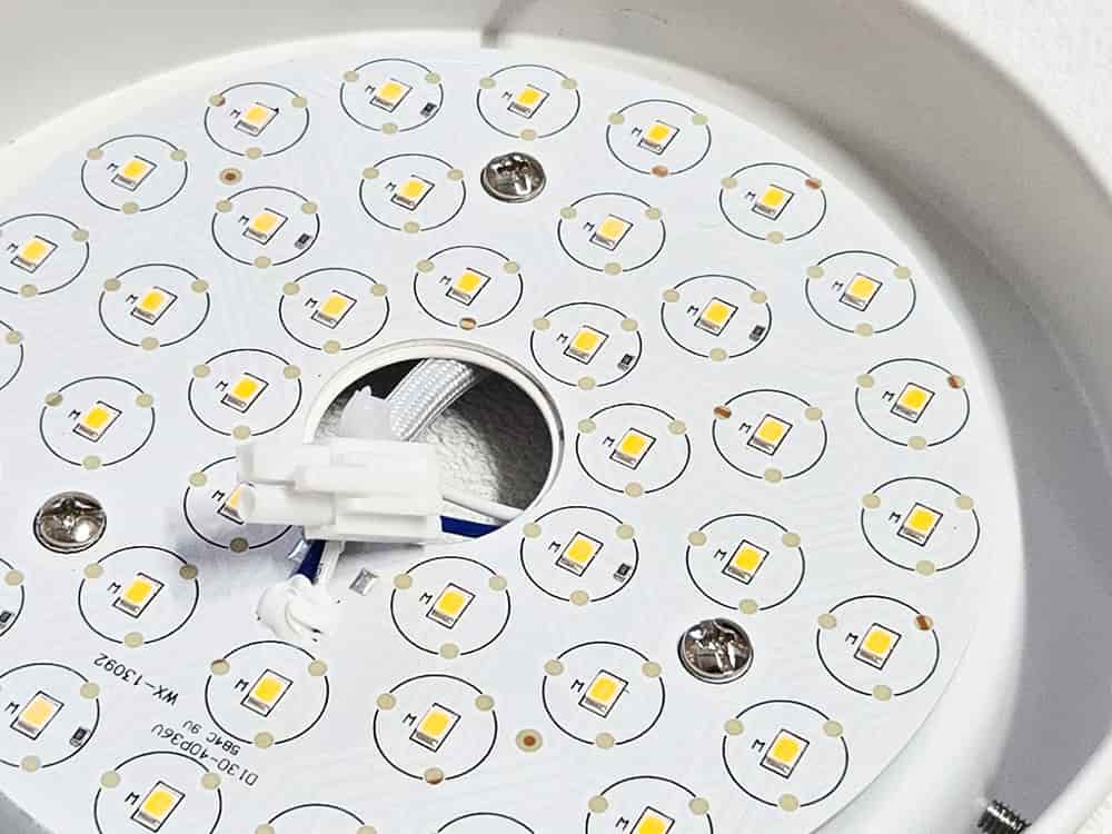 チラつきを抑えた高性能LED基盤を採用。目にかかる負担を軽減します。