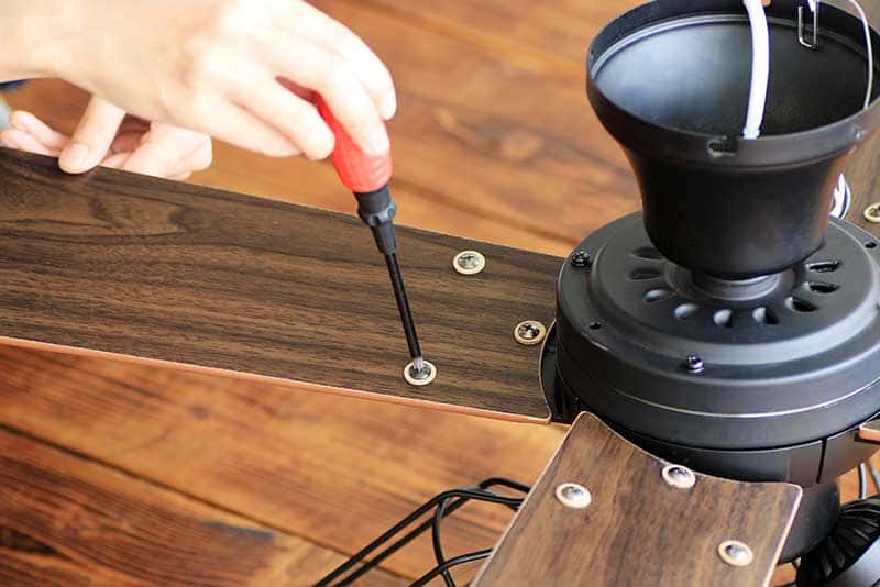 JE-CF001V-GD,JAVALO ELF VINTAGE（ヴィンテージ）Collection  電球色 4灯 軽量 Life on Products(ライフオンプロダクツ)製シーリングファンライト