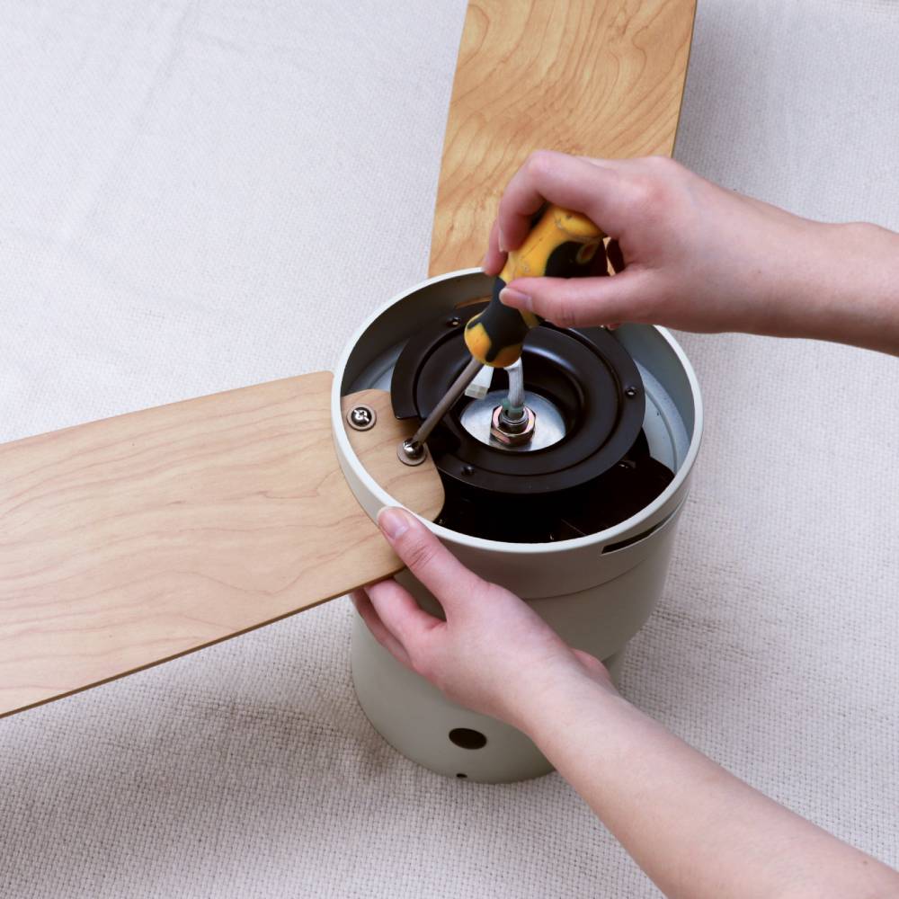 JE-CF016-BK + LED133WW / LED133CWF,JAVALO ELF Nordic（ノルディック）Collection  LED 電球色/昼白色 3灯 軽量 Life on Products(ライフオンプロダクツ)製シーリングファンライト