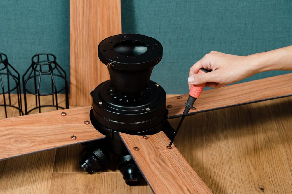 JE-CF048-BK,JAVALO ELF Modern Collection フィラメントLED  LED 電球色 6灯 軽量 Life on Products(ライフオンプロダクツ)製シーリングファンライト