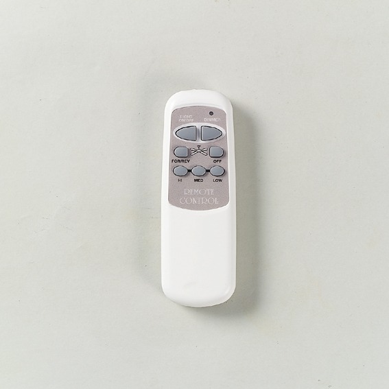 【新品未使用】シーリングファン ホワイト 3灯 リモコン付き 東京メタル工業 大風量 LED 調光 電球色 4灯 軽量 東京メタル工業製シーリング