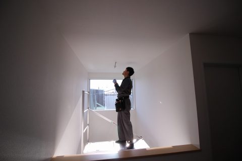 千葉市 戸建て 狭い吹き抜け シーリングファン 取付工事 事例 公式 シーリングファン ライト通販専門店 ファズー