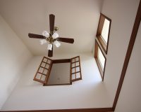 平塚市 戸建て 2階分の吹抜け コイズミ製シーリングファン 取付工事
