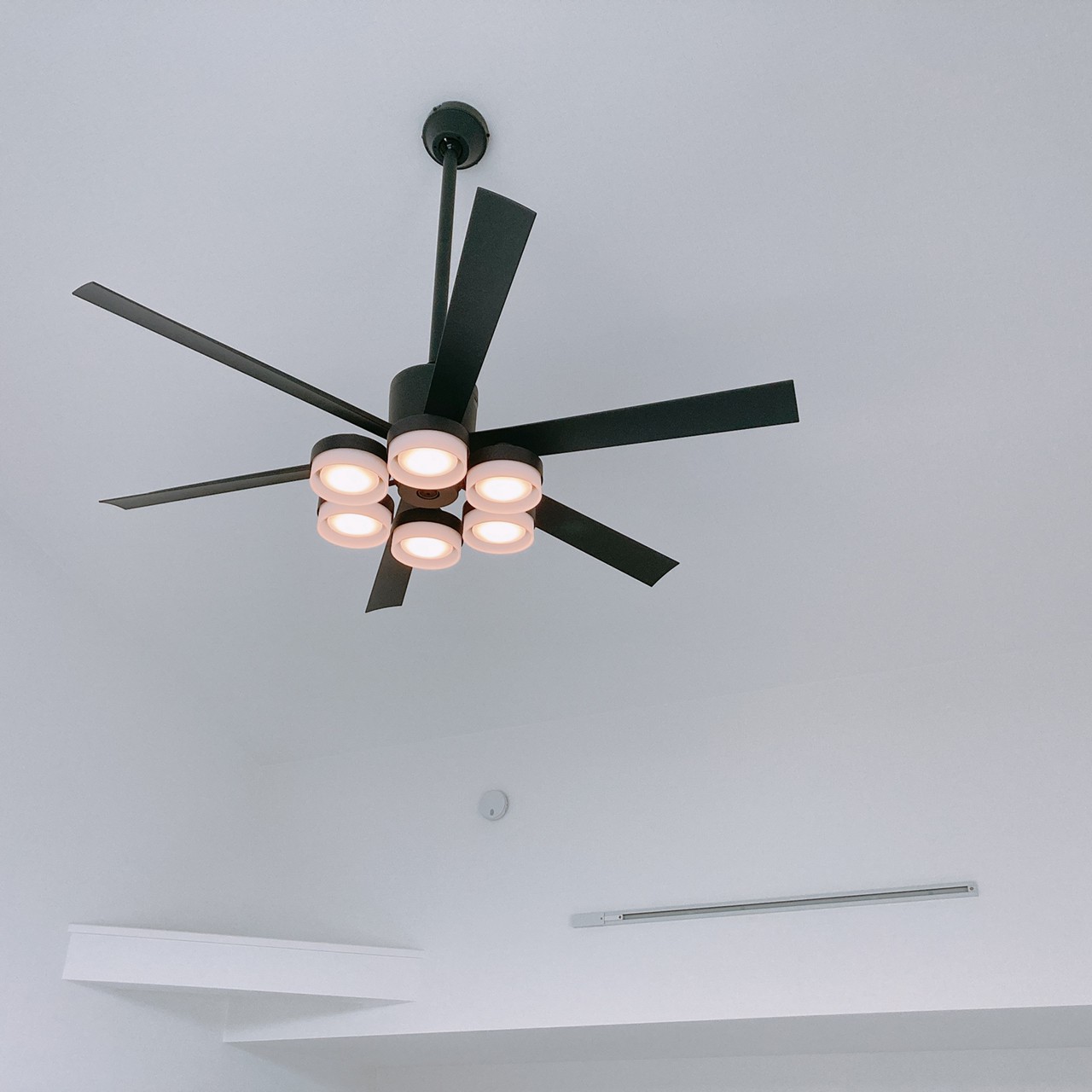 DCモーター搭載のおすすめシーリングファンライト3選｜プロ視点から性能を比較！ – <公式>シーリングファン・ライト通販専門店 | ファズー